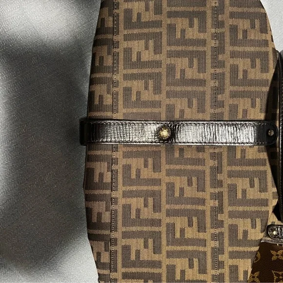 Authentic Fendi 😍 Great condition purchased from Bloomingdale’s…. - Picture 6 of 6